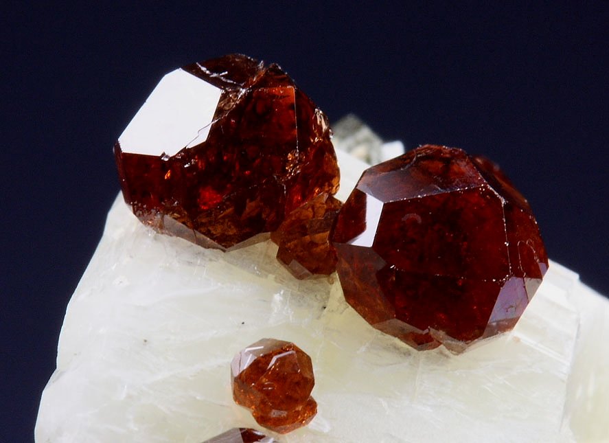 gem GARNET var. SPESSARTINE