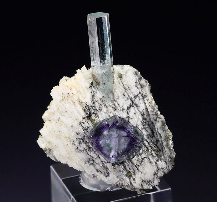 gem BERYL var. AQUAMARINE, FLUORITE