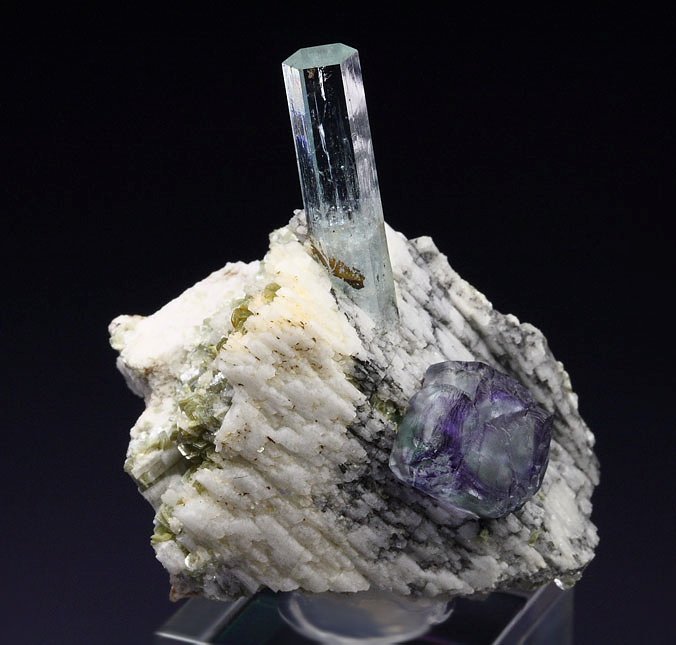 gem BERYL var. AQUAMARINE, FLUORITE