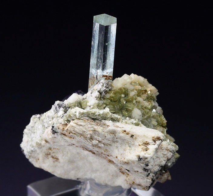 gem BERYL var. AQUAMARINE, FLUORITE