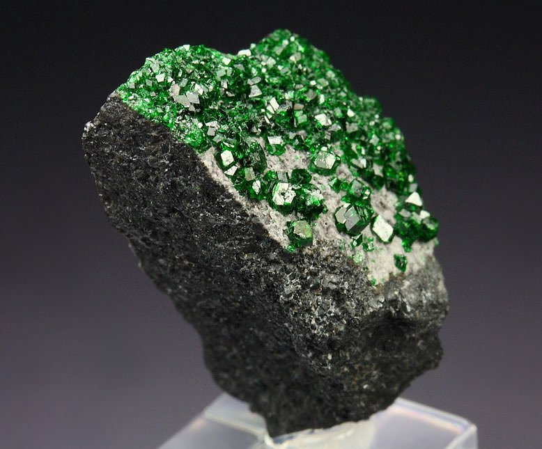 GARNET var. UVAROVITE