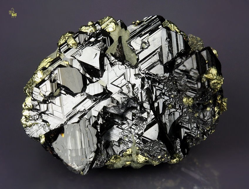 skeletal SPHALERITE with CHALCOPYRITE incrustations - floater