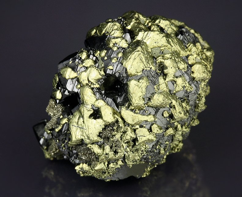 skeletal SPHALERITE with CHALCOPYRITE incrustations - floater