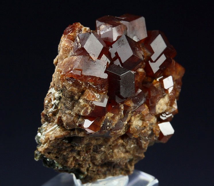 gemmy GARNET var. HESSONITE