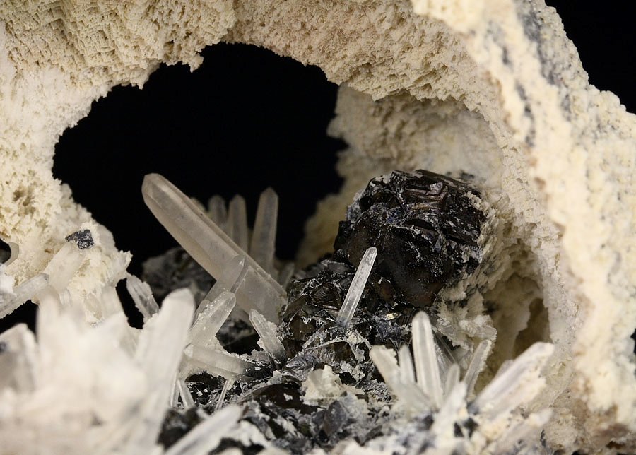 CALCITE pocket, SPHALERITE, QUARTZ