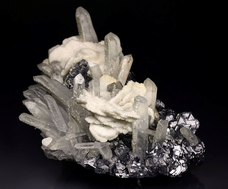 new find - GALENA SPINEL LAW TWIN, flowers CALCITE, QUARTZ