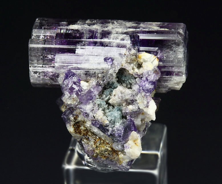 gem FLUORAPATITE bi-terminated, MUSCOVITE