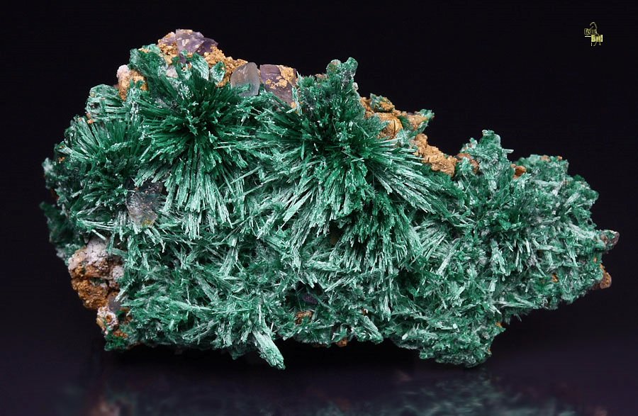 BROCHANTITE, FLUORITE