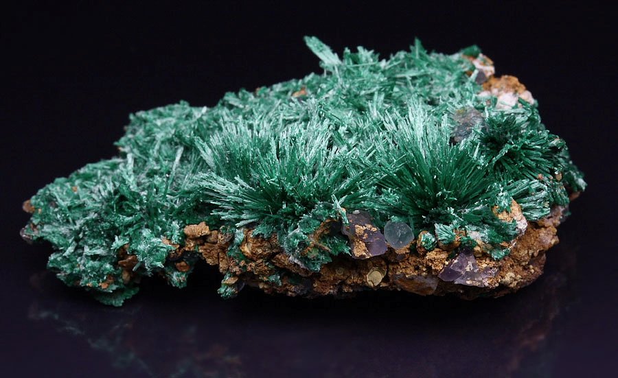 BROCHANTITE, FLUORITE