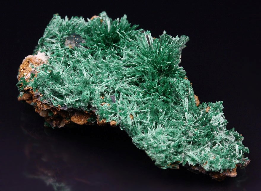 BROCHANTITE, FLUORITE