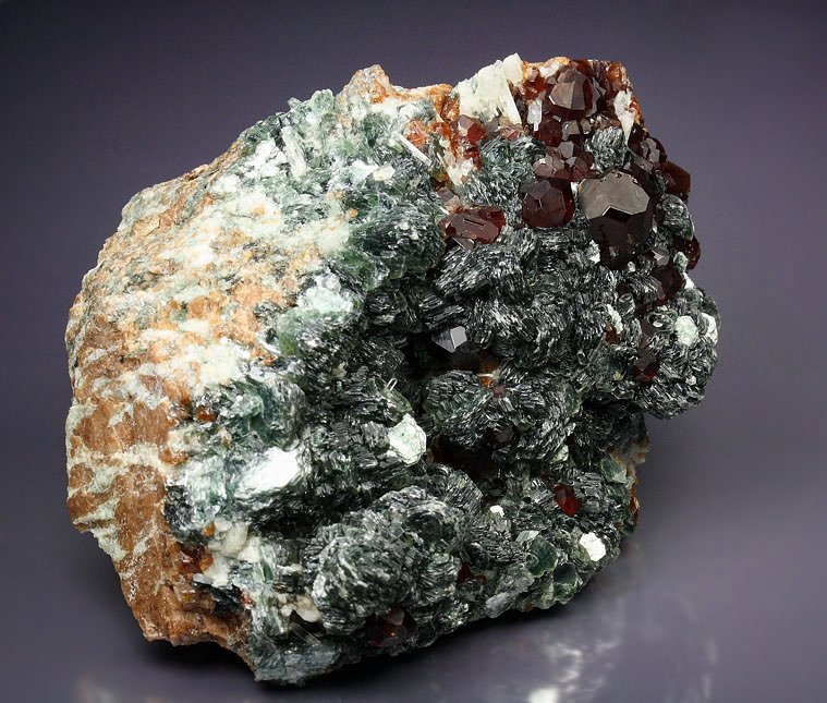 gem GARNET var. HESSONITE, CLINOCHLORE, DIOPSIDE