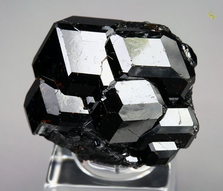 GARNET var. ANDRADITE var. MELANITE