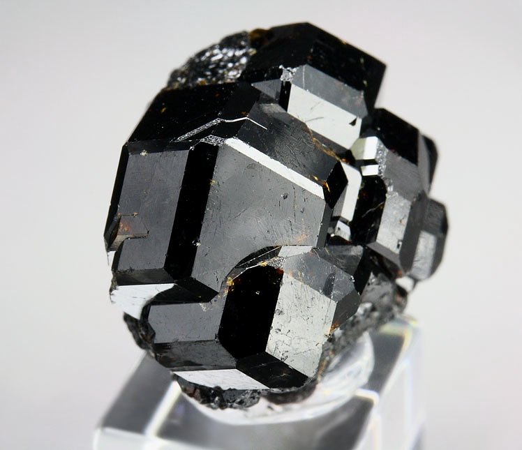 GARNET var. ANDRADITE var. MELANITE