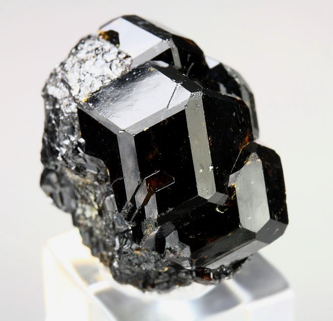 GARNET var. ANDRADITE var. MELANITE