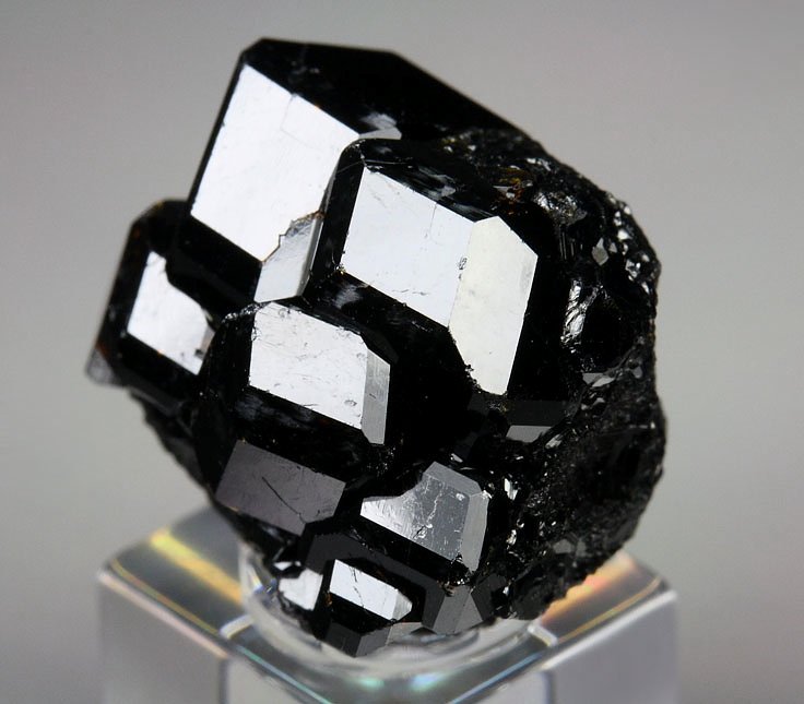 GARNET var. ANDRADITE var. MELANITE