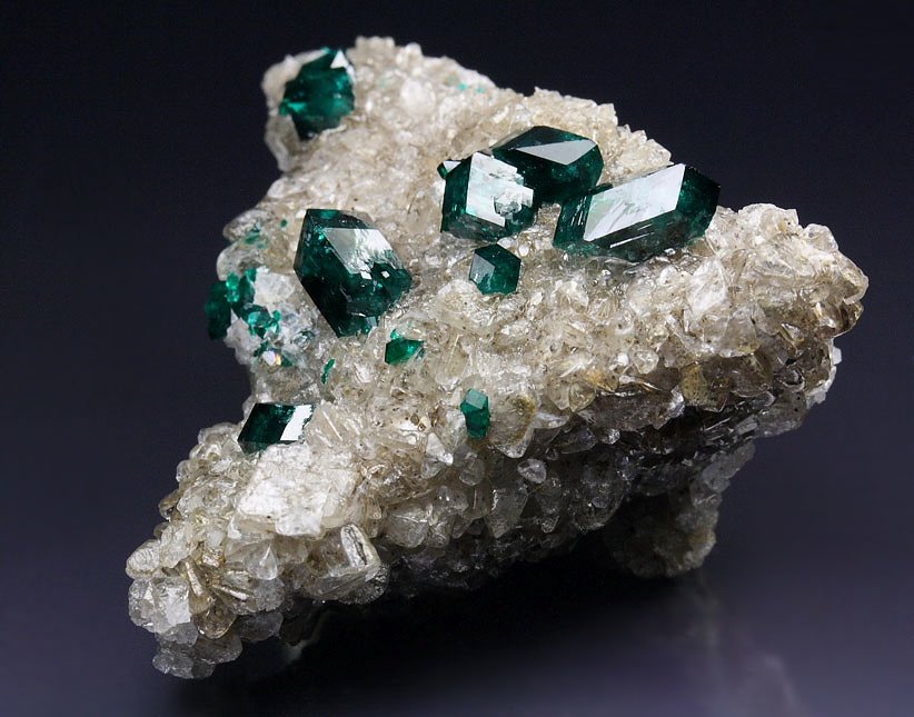 gem DIOPTASE, CALCITE