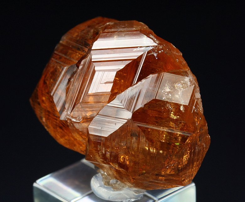 gem GARNET var. GROSSULAR 