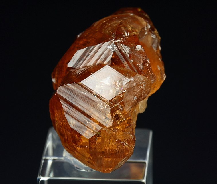 gem GARNET var. GROSSULAR 