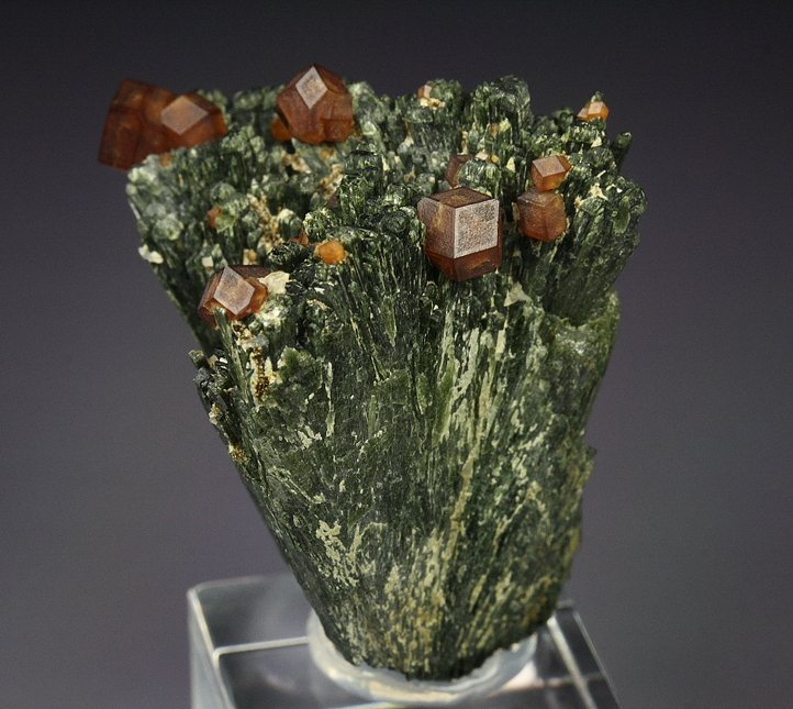 GARNET var. ANDRADITE, HEDENBERGITE