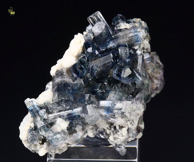 gem FLUORAPATITE, ALBITE