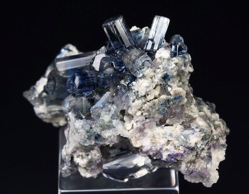 gem FLUORAPATITE, ALBITE