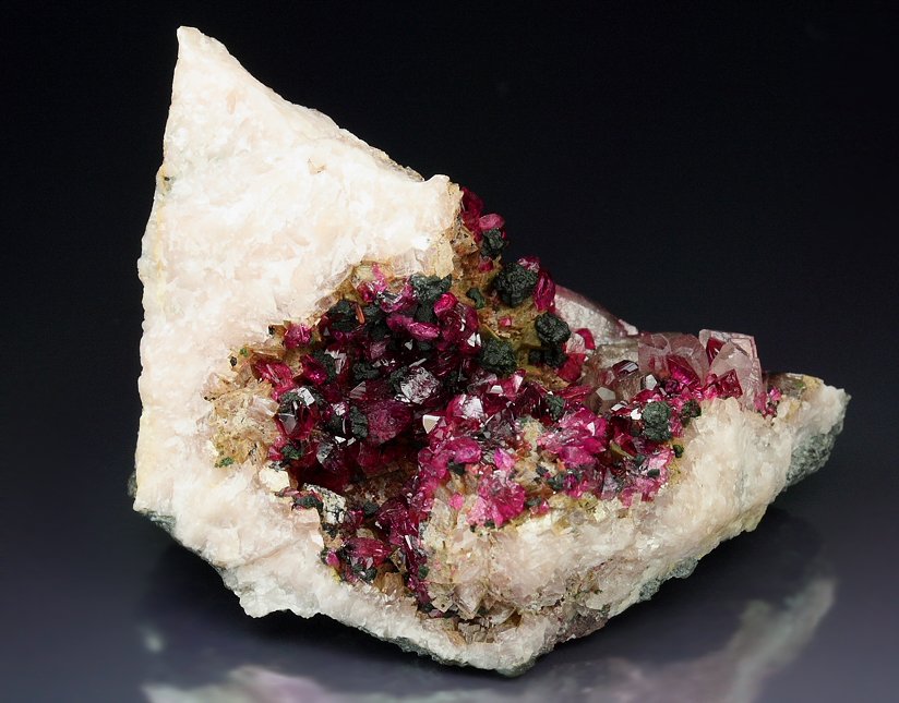 gem ROSELITE, HETEROGENITE, CALCITE