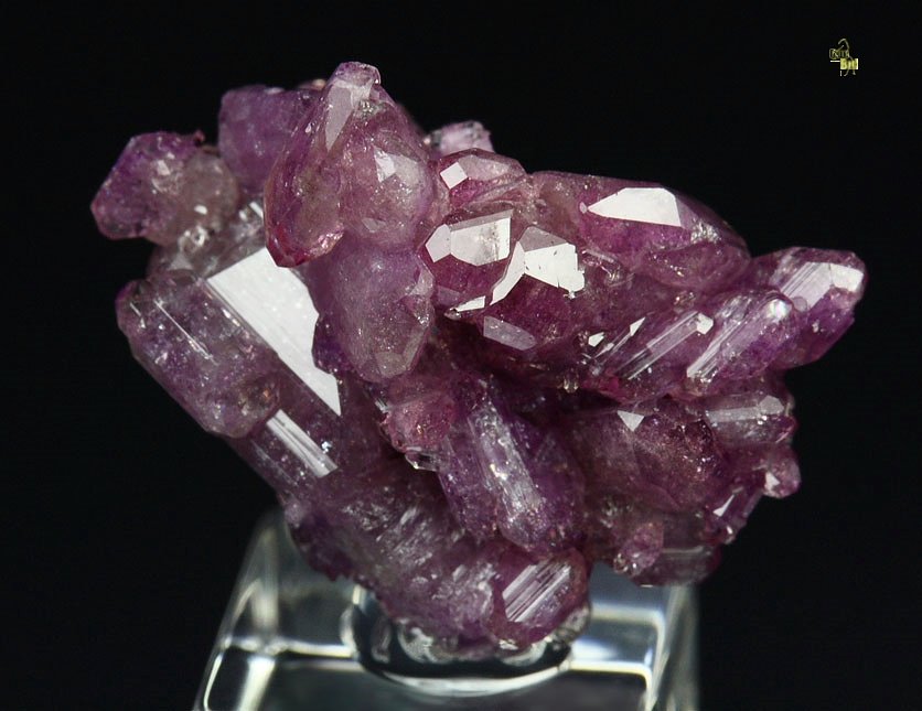 VESUVIANITE var. MANGANOAN bi-terminated