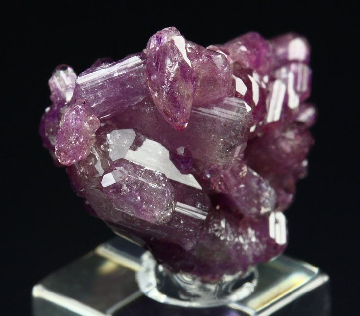 VESUVIANITE var. MANGANOAN bi-terminated