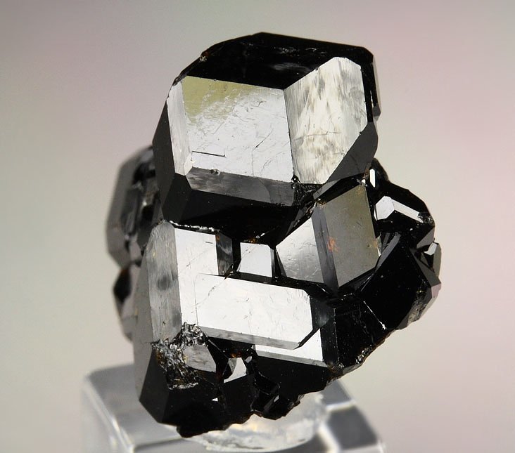 GARNET var. ANDRADITE var. MELANITE