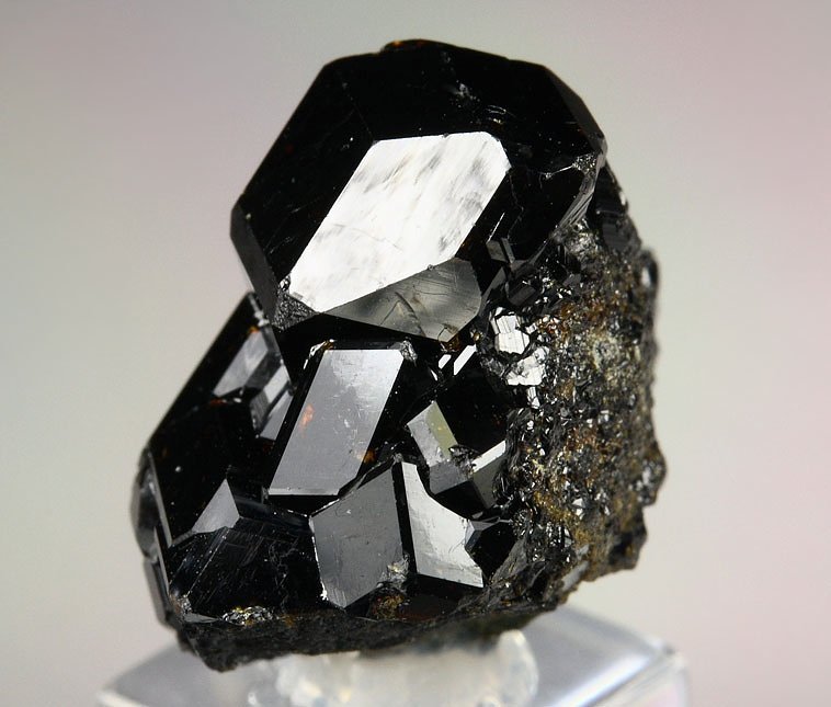 GARNET var. ANDRADITE var. MELANITE