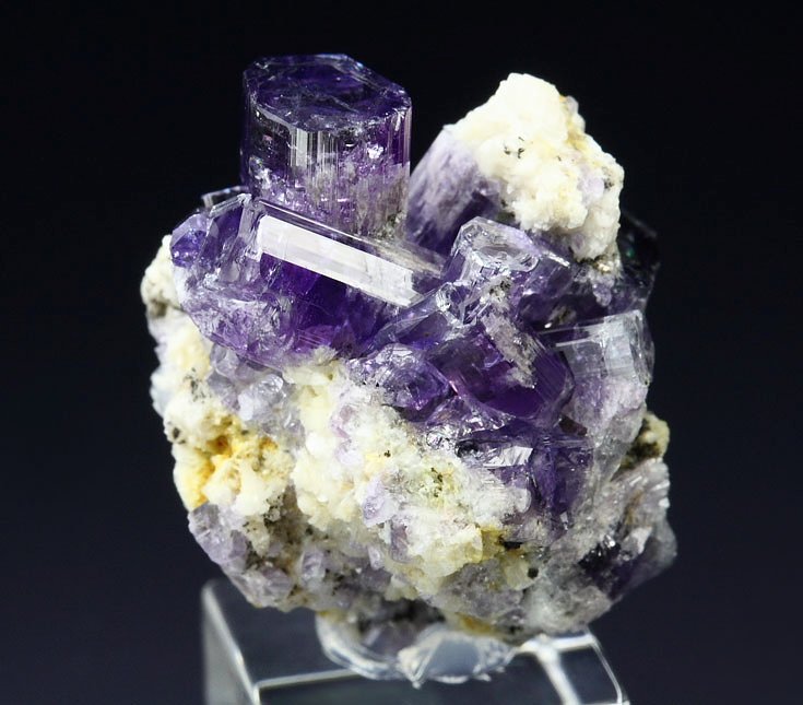 gem FLUORAPATITE, ALBITE