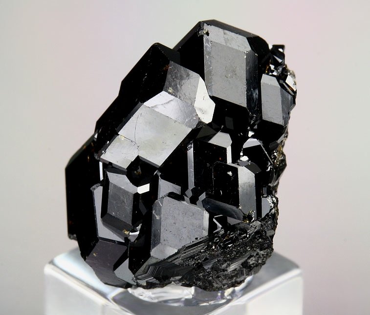 GARNET var. ANDRADITE var. MELANITE