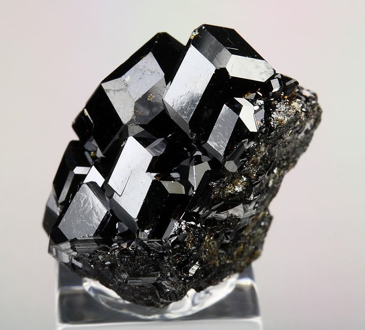 GARNET var. ANDRADITE var. MELANITE