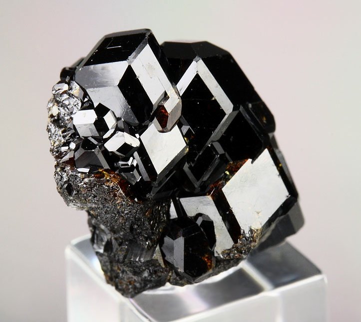 GARNET var. ANDRADITE var. MELANITE