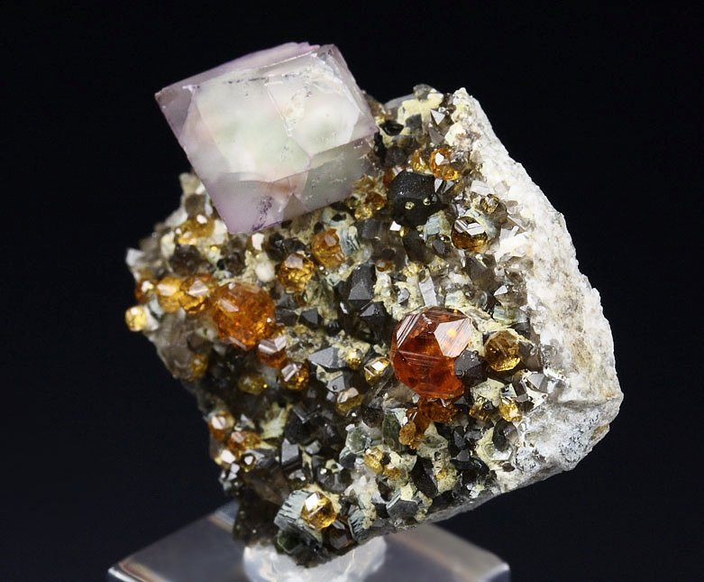 FLUORITE, gem GARNET var. SPESSARTINE, QUARTZ var. SMOKY, MUSCOVITE