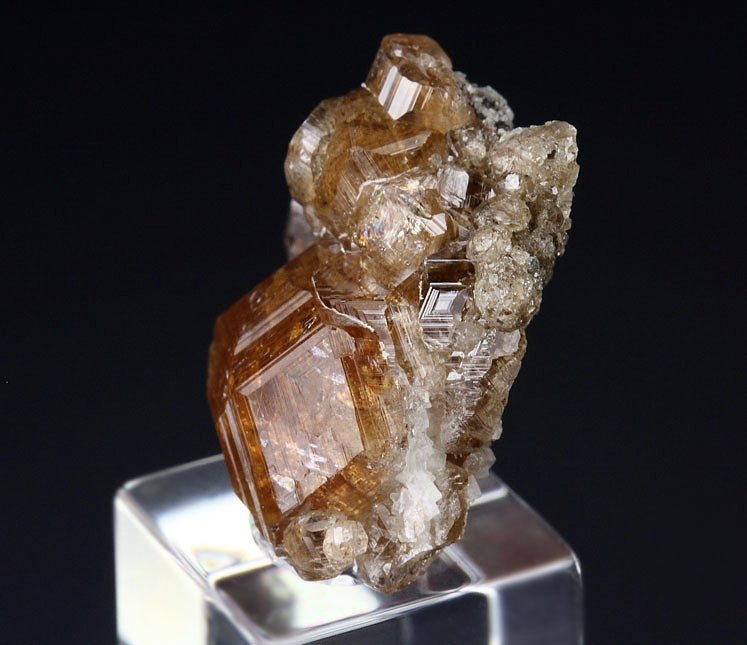 gem GARNET var. GROSSULAR