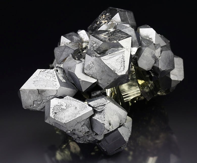 twinned GALENA, PYRITE, QUARTZ, SPHALERITE