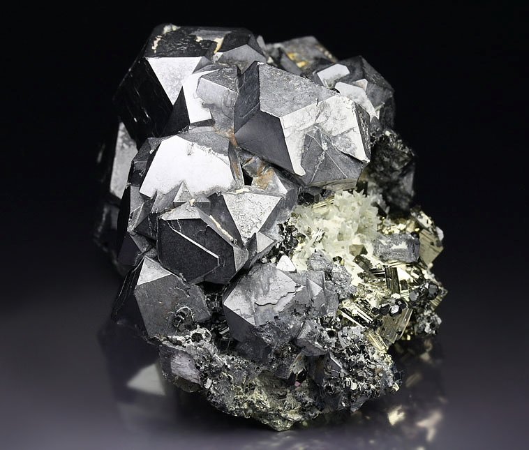 twinned GALENA, PYRITE, QUARTZ, SPHALERITE