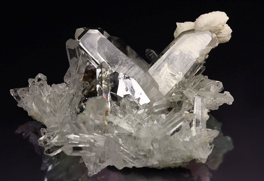 QUARTZ var. JAPAN LAW TWIN, GALENA, PYRITE, CALCITE