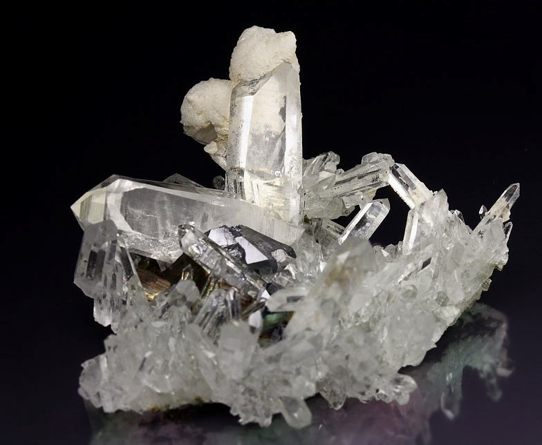 QUARTZ var. JAPAN LAW TWIN, GALENA, PYRITE, CALCITE