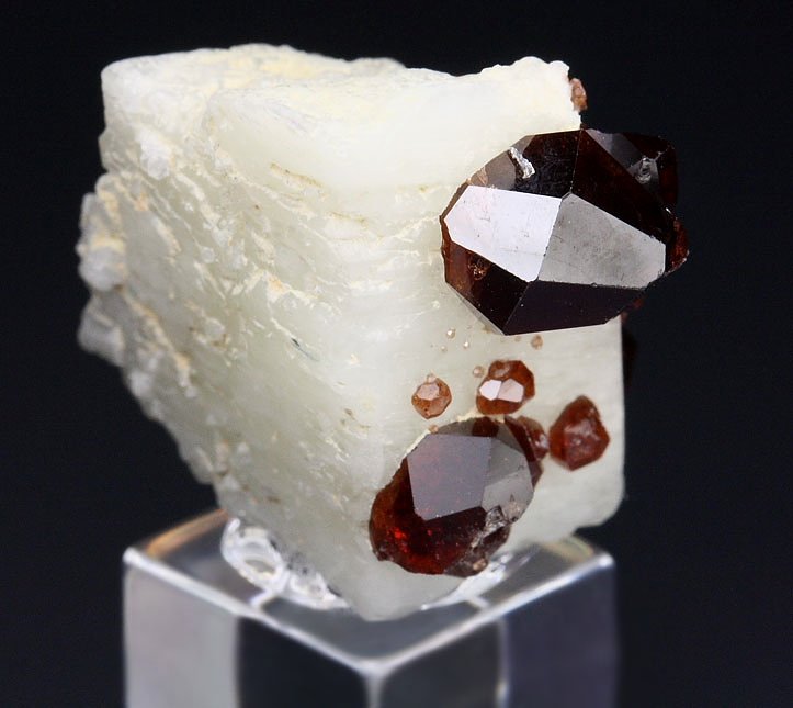 gem GARNET var. SPESSARTINE