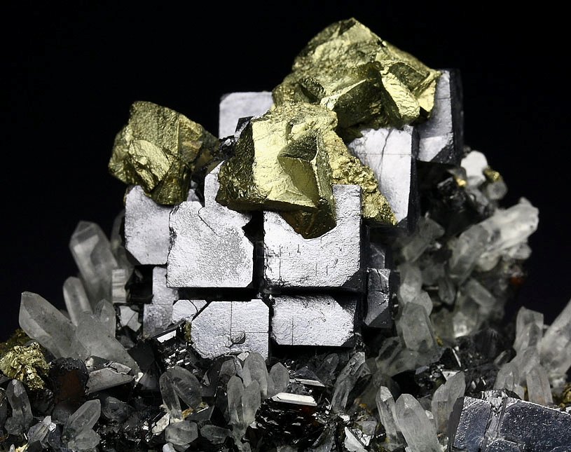 CHALCOPYRITE, skeletal GALENA, SPHALERITE, QUARTZ