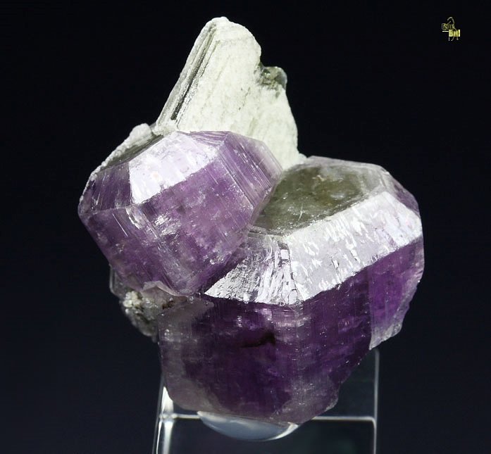 gem FLUORAPATITE, MUSCOVITE