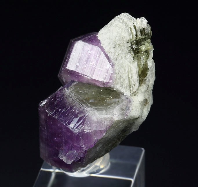 gem FLUORAPATITE, MUSCOVITE