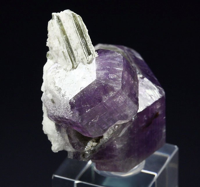 gem FLUORAPATITE, MUSCOVITE