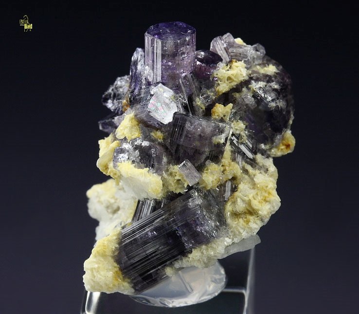 gem FLUORAPATITE, ALBITE