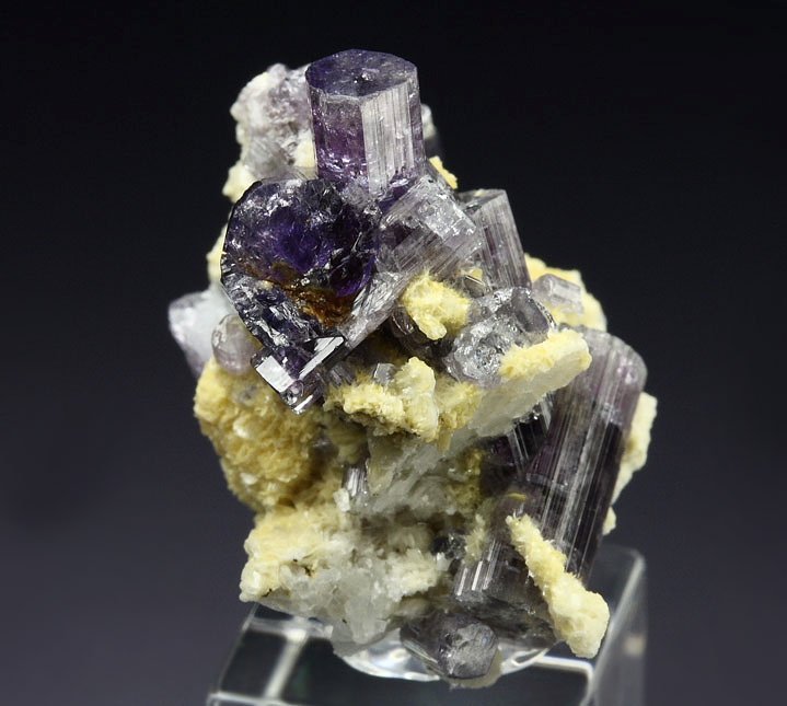 gem FLUORAPATITE, ALBITE