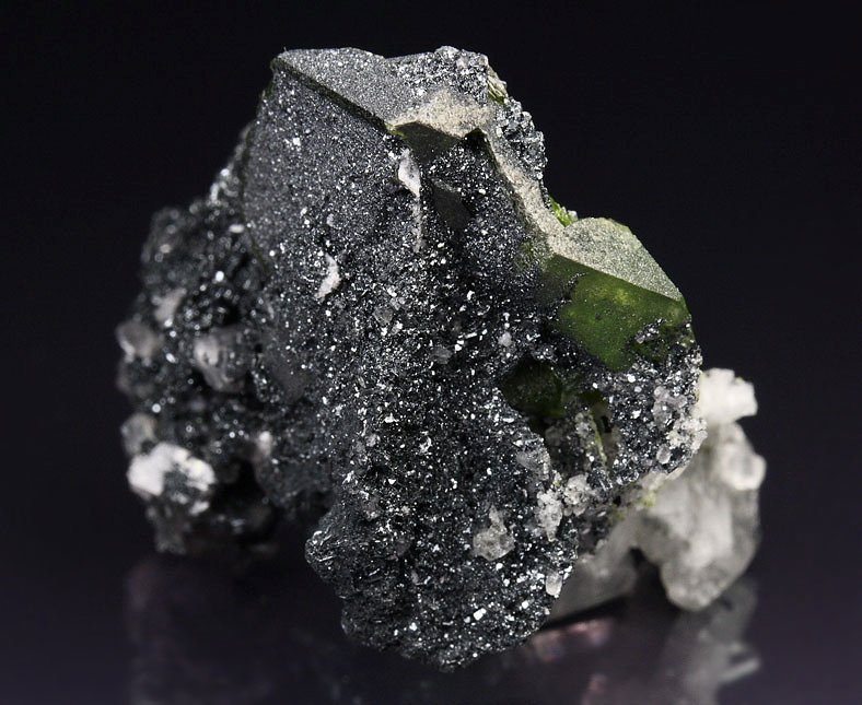 gemmy TITANITE, ALBITE var. CLEAVELANDITE, MAGNETITE