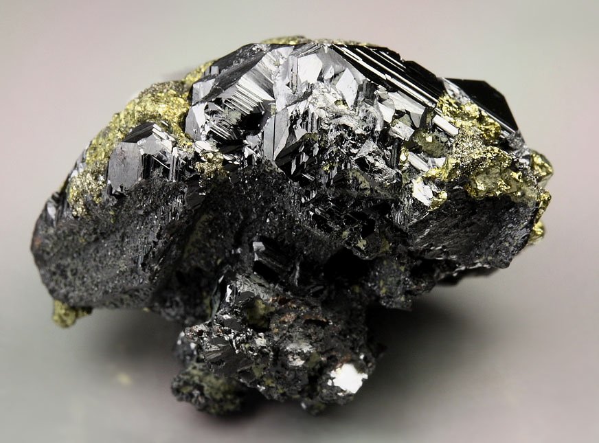 skeletal SPHALERITE, CHALCOPYRITE, PYRITE, CALCITE