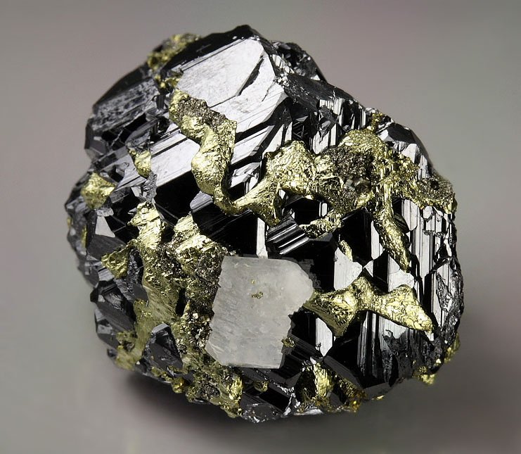 skeletal SPHALERITE, CHALCOPYRITE, PYRITE, CALCITE